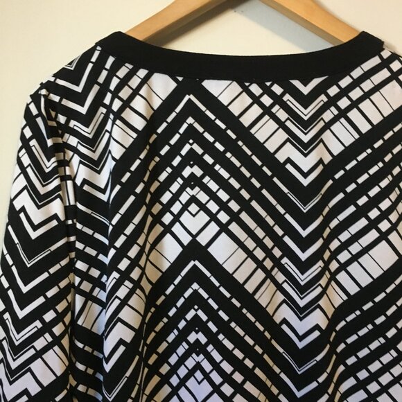 Ricki's Retro B&W Zigzag Stretchy Tunic Shirt - Picture 7 of 16